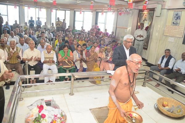 Aarti by Maharaja Samrjitsingh Gaekward